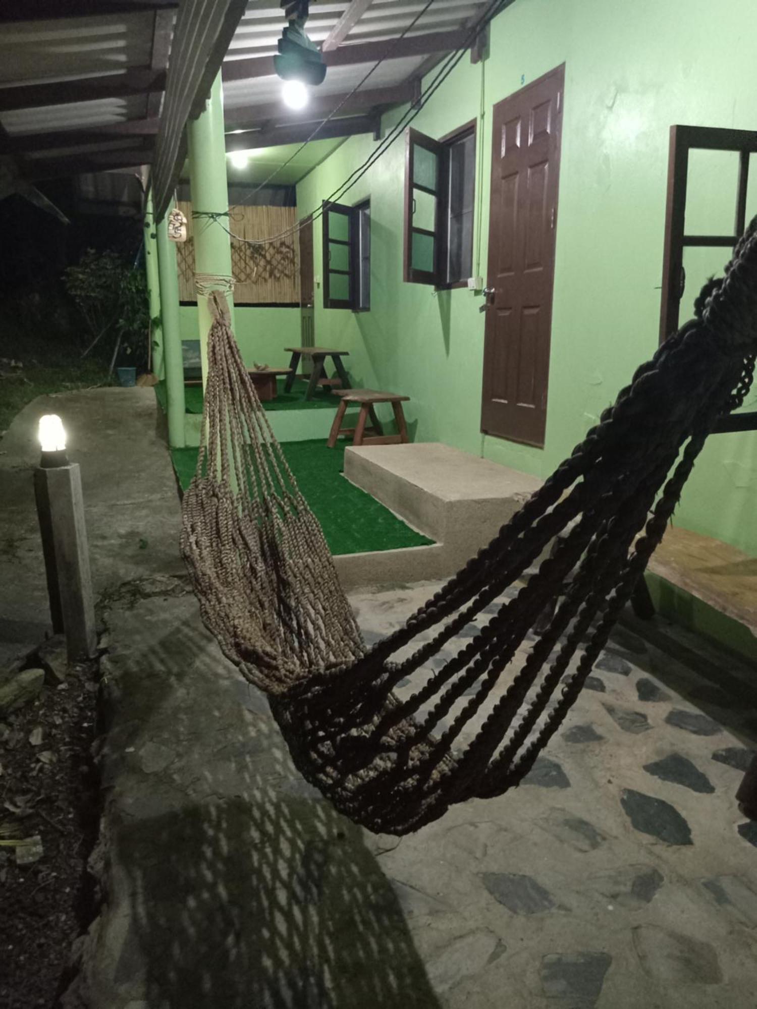 Hill Station Hostel At Chor Chaba Ko Kut Esterno foto